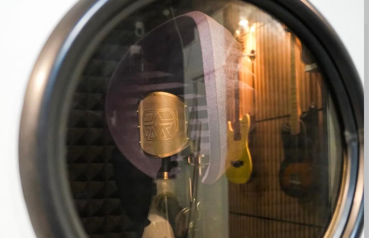 Cabina voce dello studio ONE2ONE